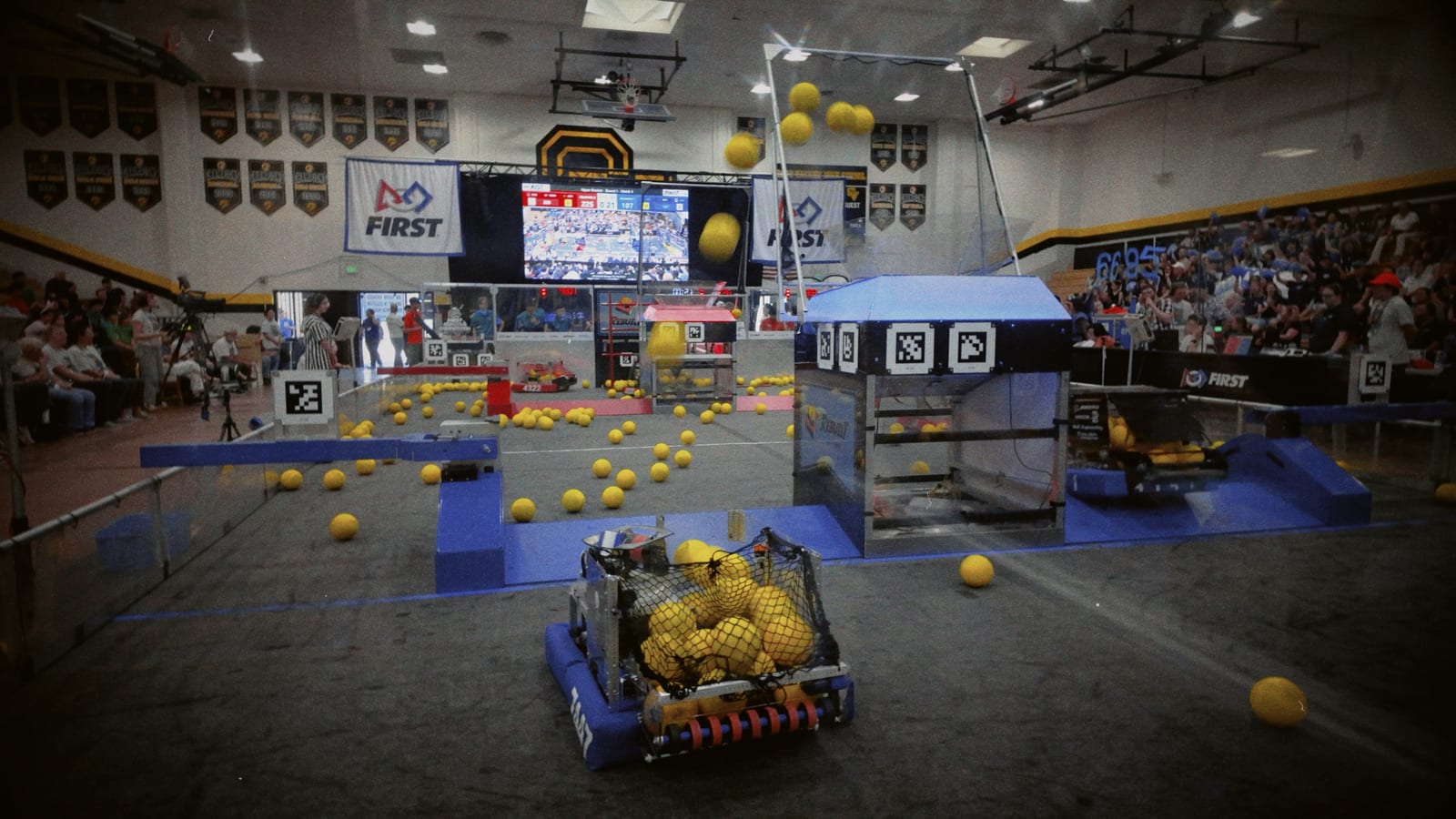 Rōnin robot competing at the Orange County District Event